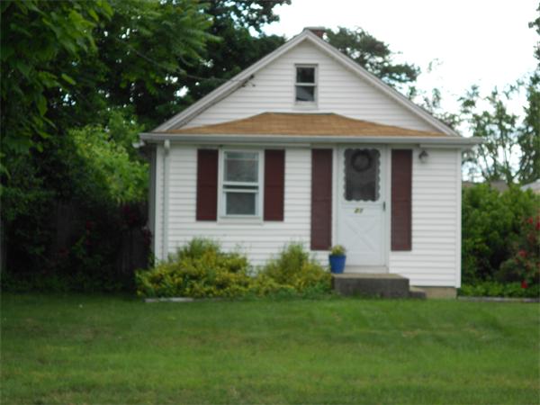 21 Phillips Avenue Springfield, MA 01119 - Photo 1 of 15