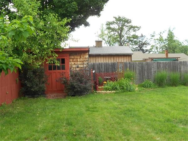 21 Phillips Avenue Springfield, MA 01119 - Photo 11 of 15