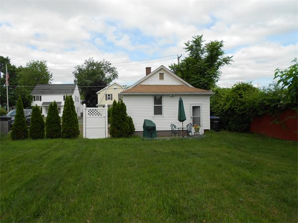 21 Phillips Avenue Springfield, MA 01119 - Photo 14 of 15