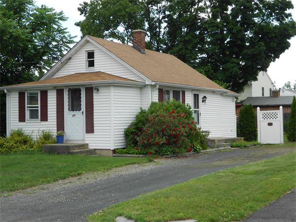 21 Phillips Avenue Springfield, MA 01119 - Photo 2 of 15