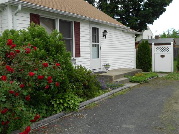 21 Phillips Avenue Springfield, MA 01119 - Photo 3 of 15