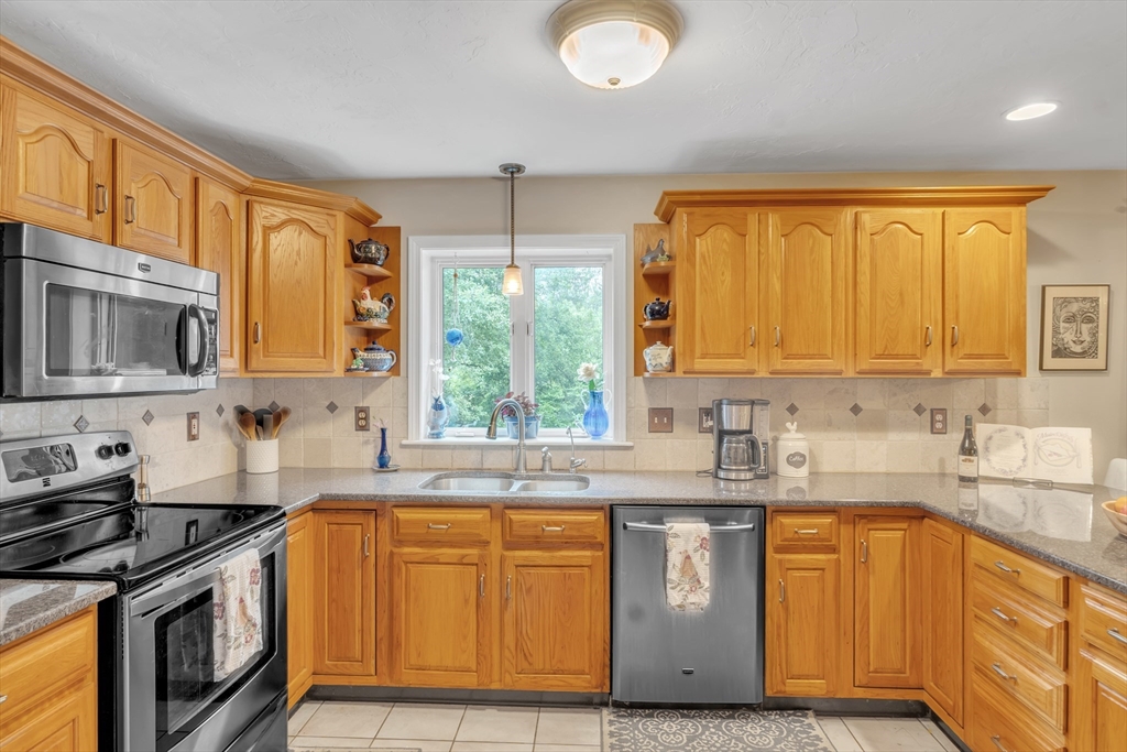 121 Merriam Road Grafton, MA 01519 - Photo 5 of 42 Gallery Image 5
