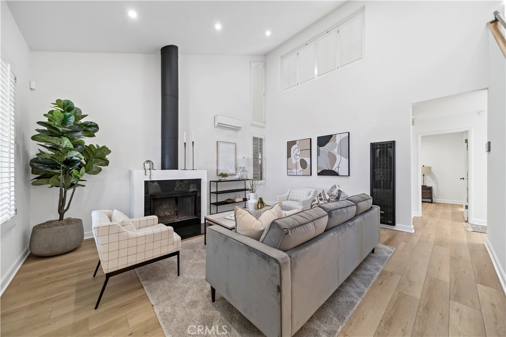 116 Coronado Avenue Long Beach, CA 90803 - Photo 4 of 32