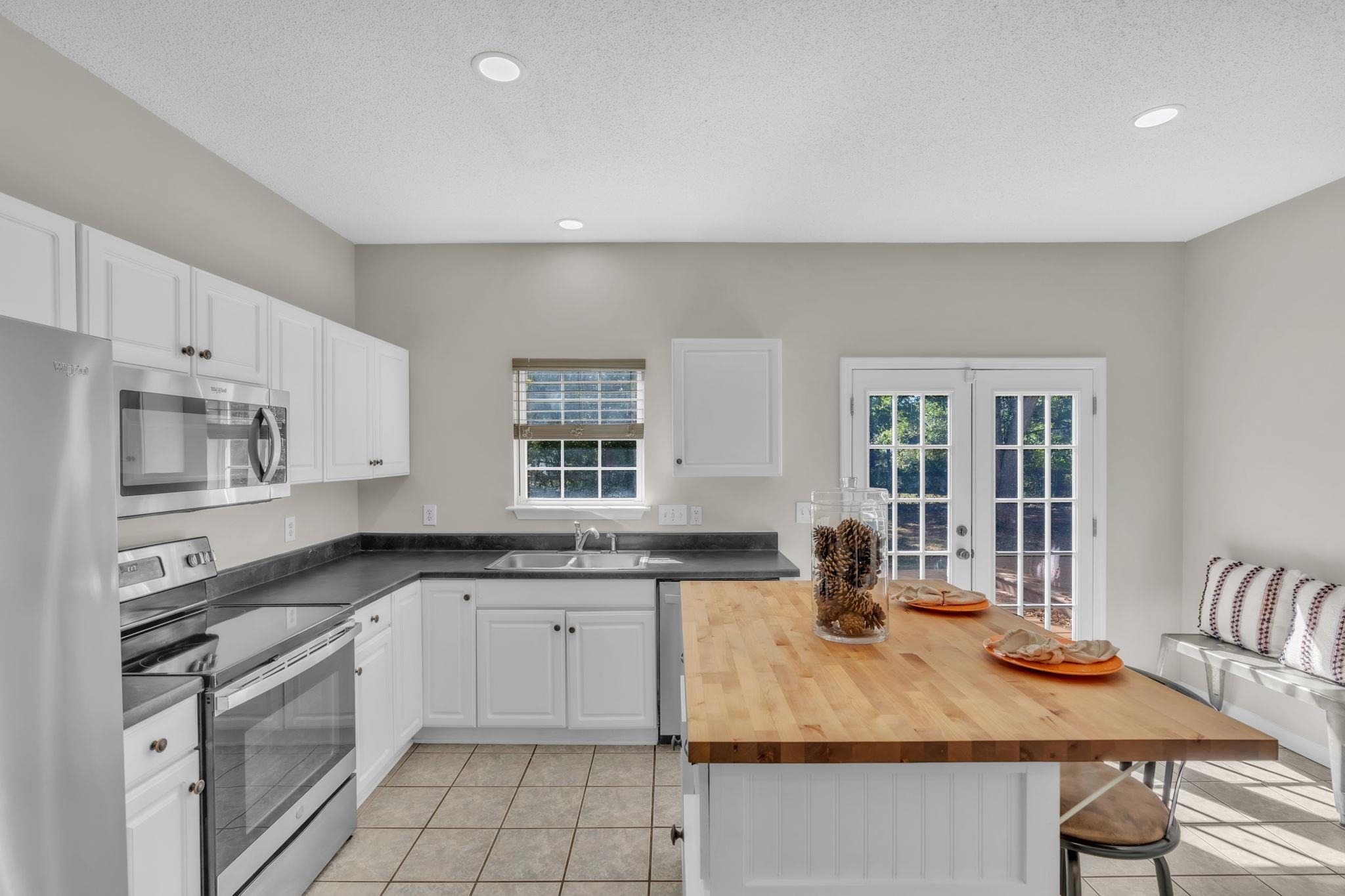 218 Windsong Way Moore, SC 29369 - Photo 4 of 19 Kitchen