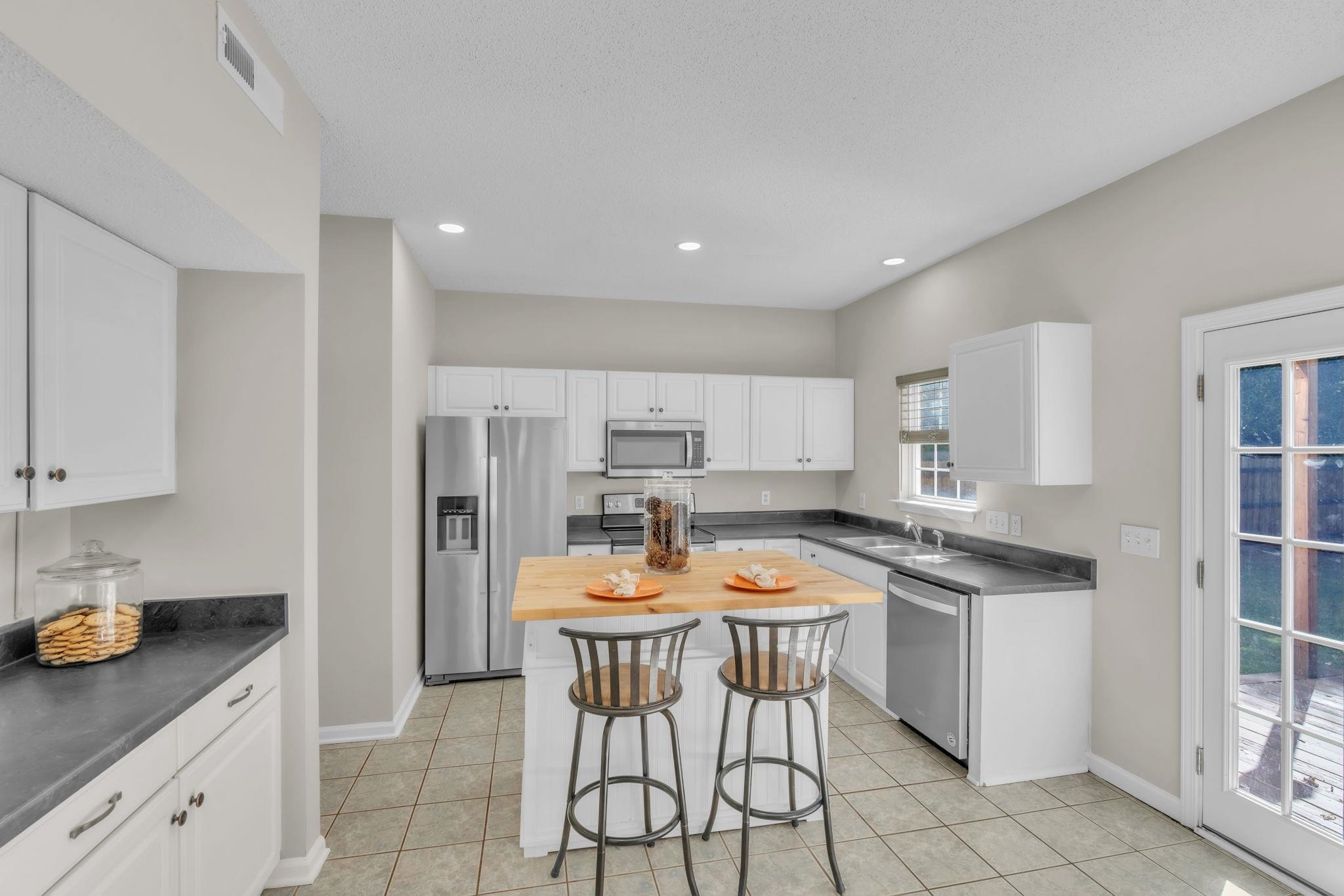 218 Windsong Way Moore, SC 29369 - Photo 5 of 19 Custom built island