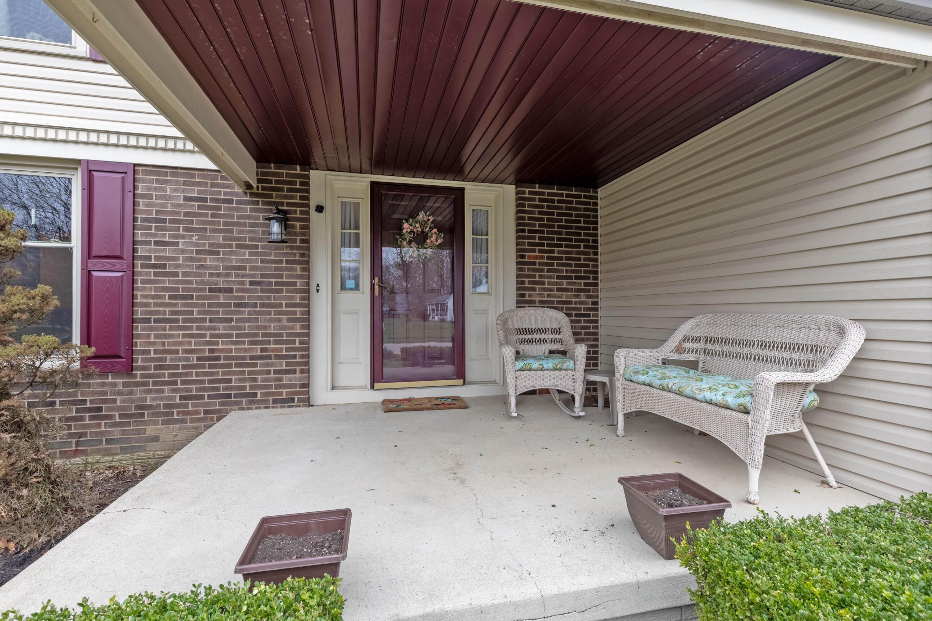 435 Emory Street Gahanna, OH 43230 - Photo 4 of 54 4. Front Entry