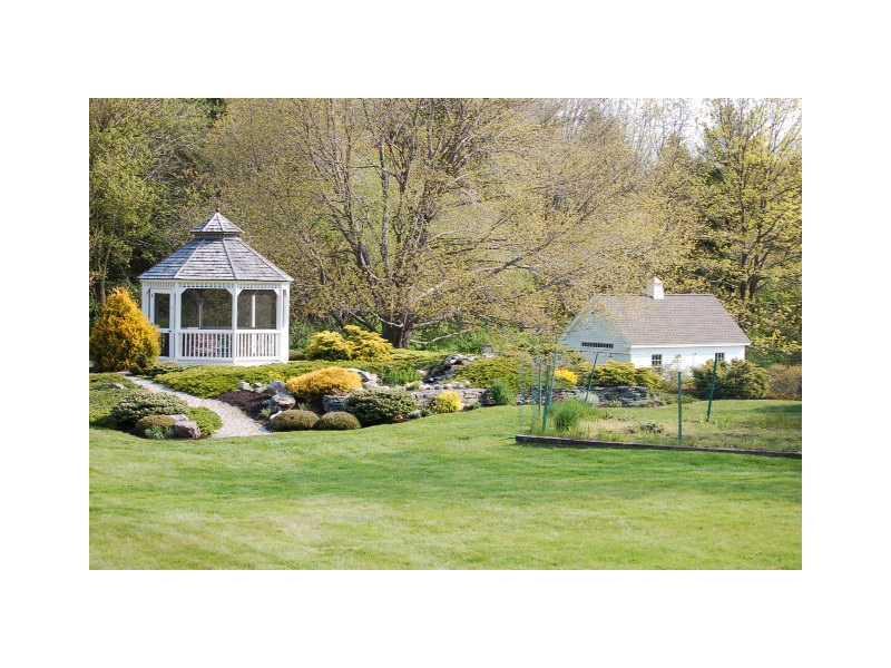 336 Ocean House Road Cape Elizabeth, ME 04107 - Photo 28 of 34 Yard/Garden.