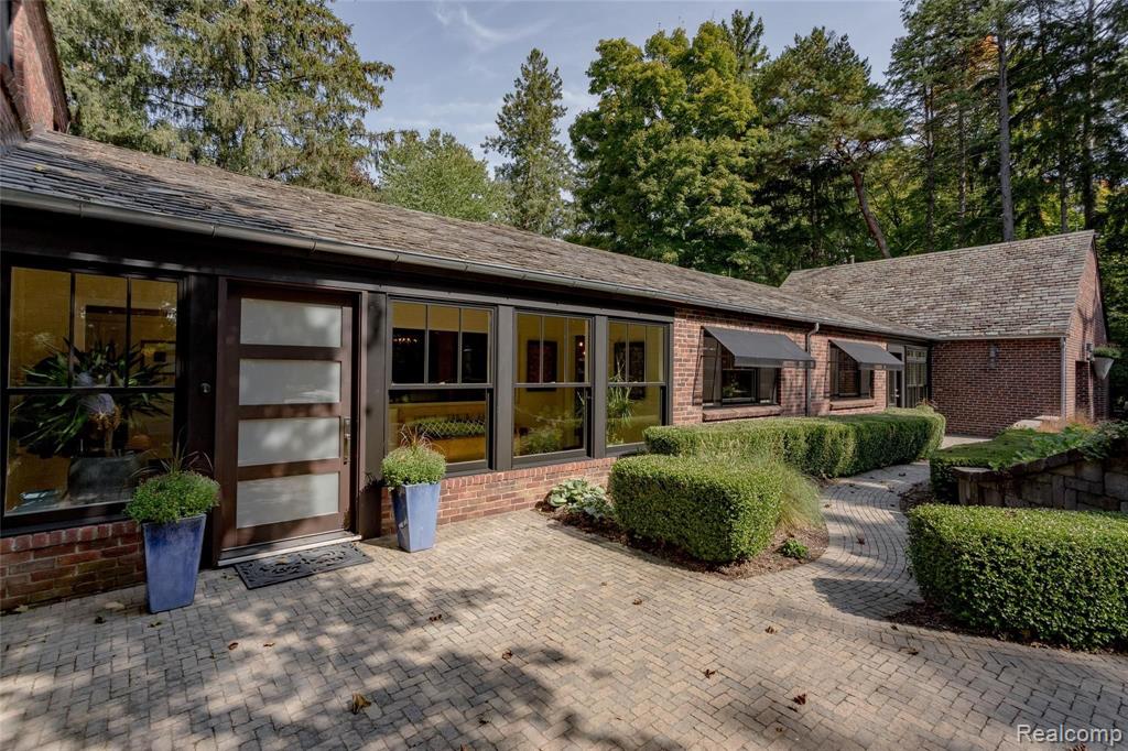 31245 Bingham Road Bingham Farms, MI 48025 - Photo 4 of 51