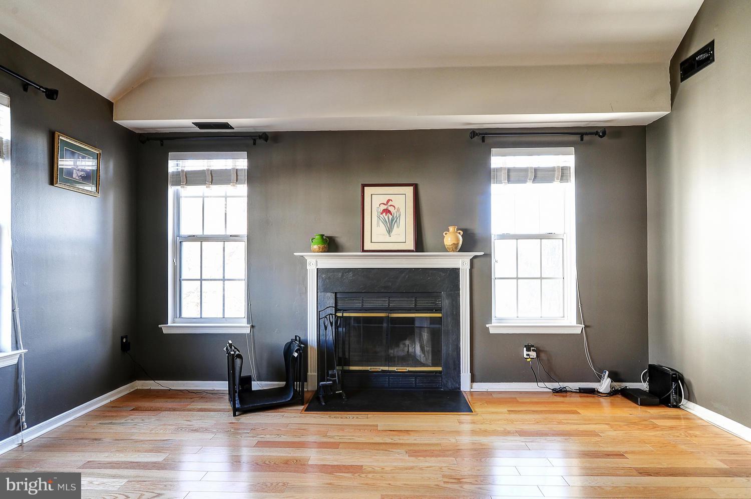 521 Brickhouse Road Princeton, NJ 08540 - Photo 8 of 22 Living Room