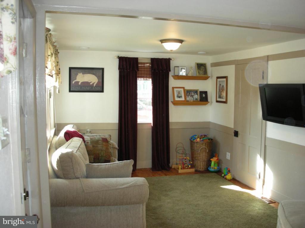423 East Lexington Road Lititz, PA 17543 - Photo 3 of 19