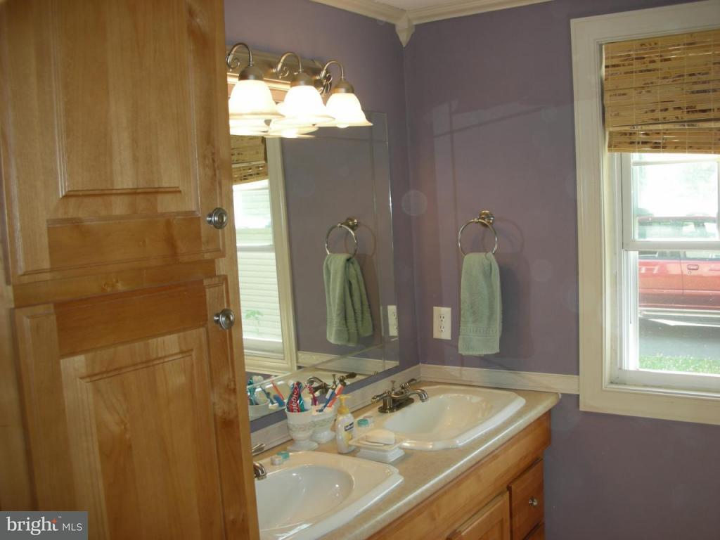 423 East Lexington Road Lititz, PA 17543 - Photo 4 of 19