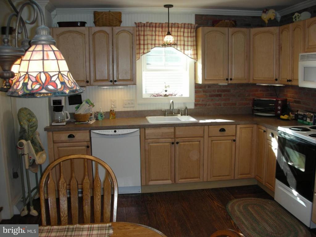 423 East Lexington Road Lititz, PA 17543 - Photo 5 of 19