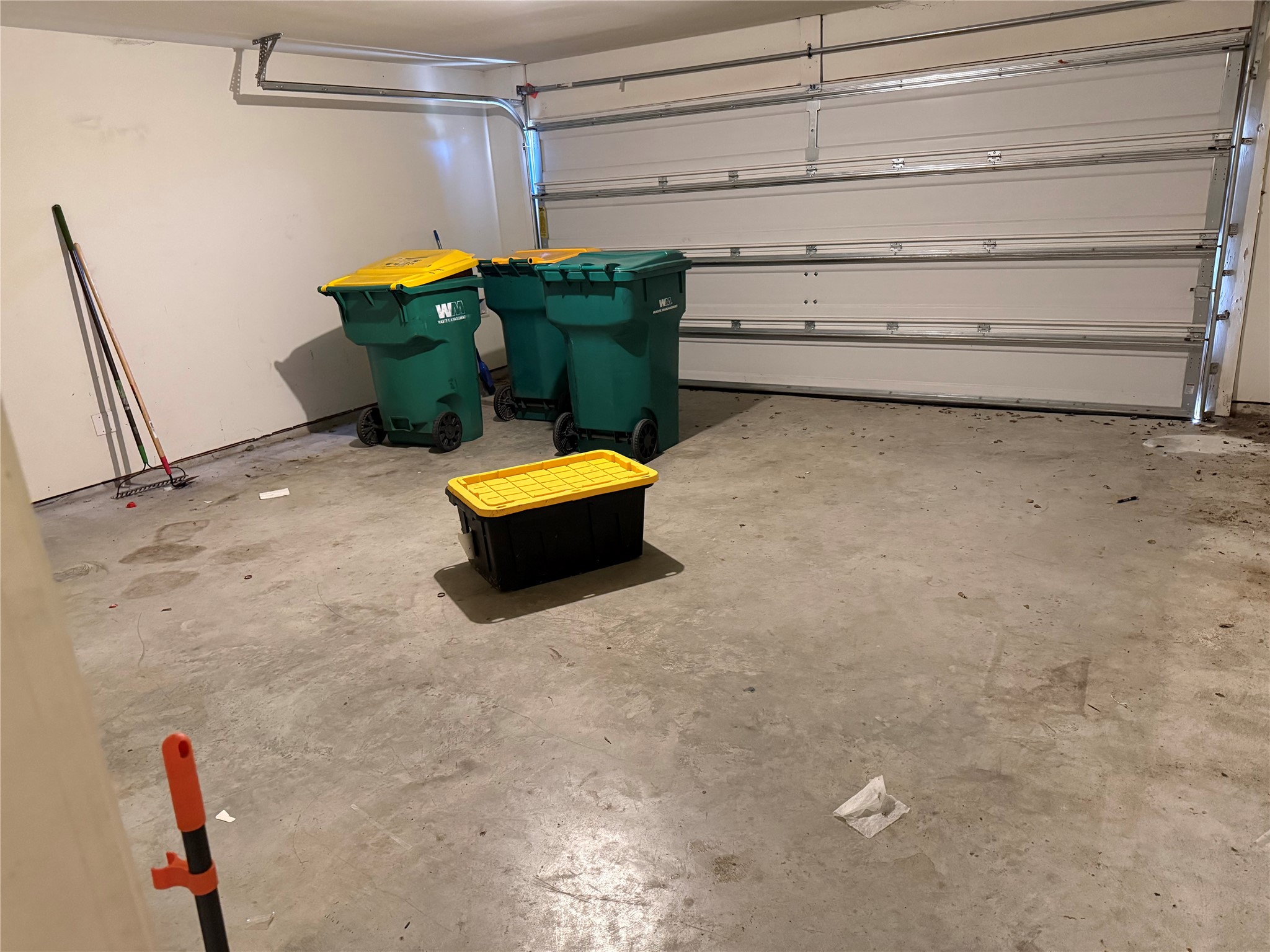 1131 Diamond Drape Drive Rosharon, TX 77583 - Photo 2 of 8 Garage