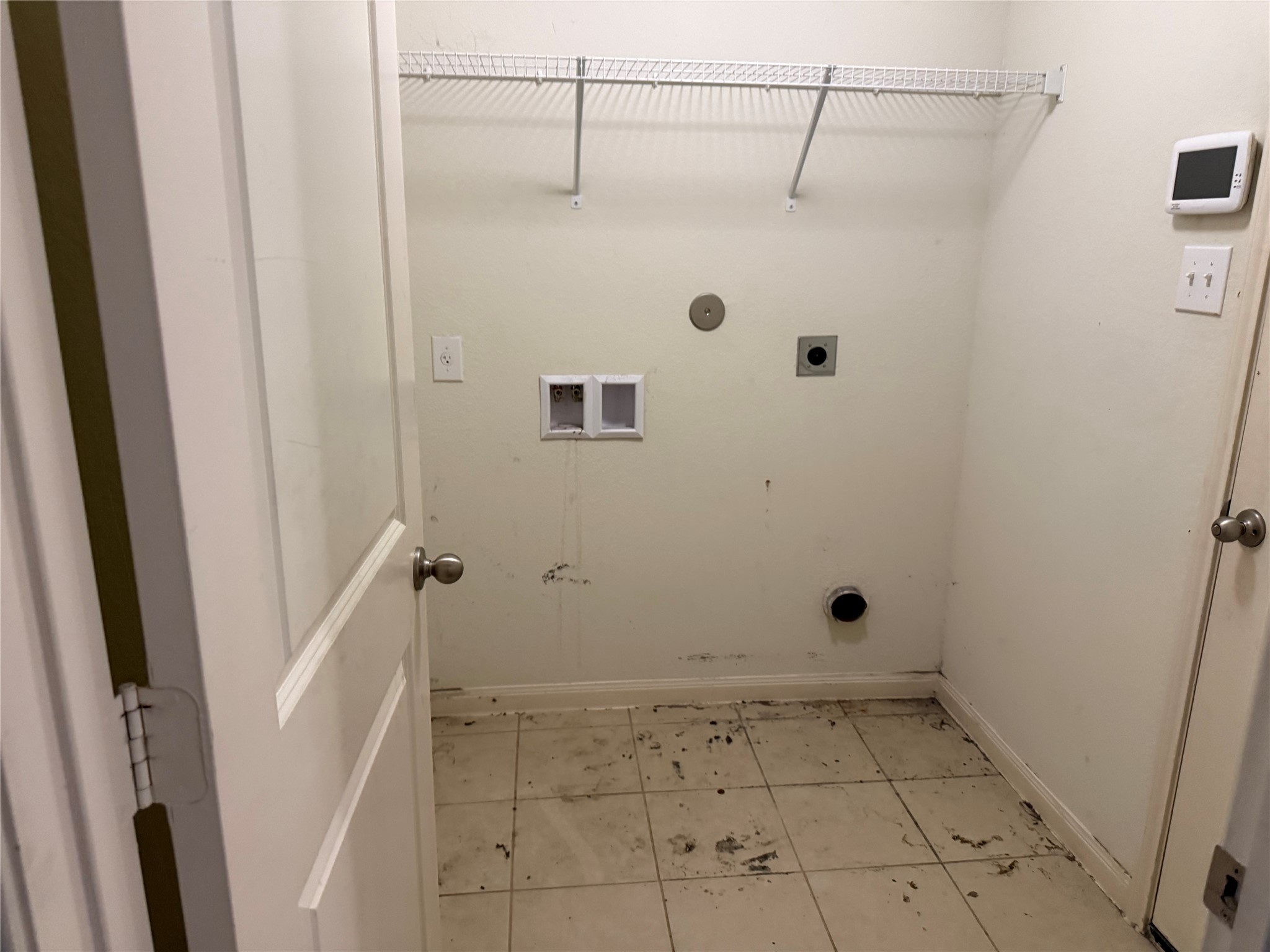 1131 Diamond Drape Drive Rosharon, TX 77583 - Photo 3 of 8 Washer/Dryer Room