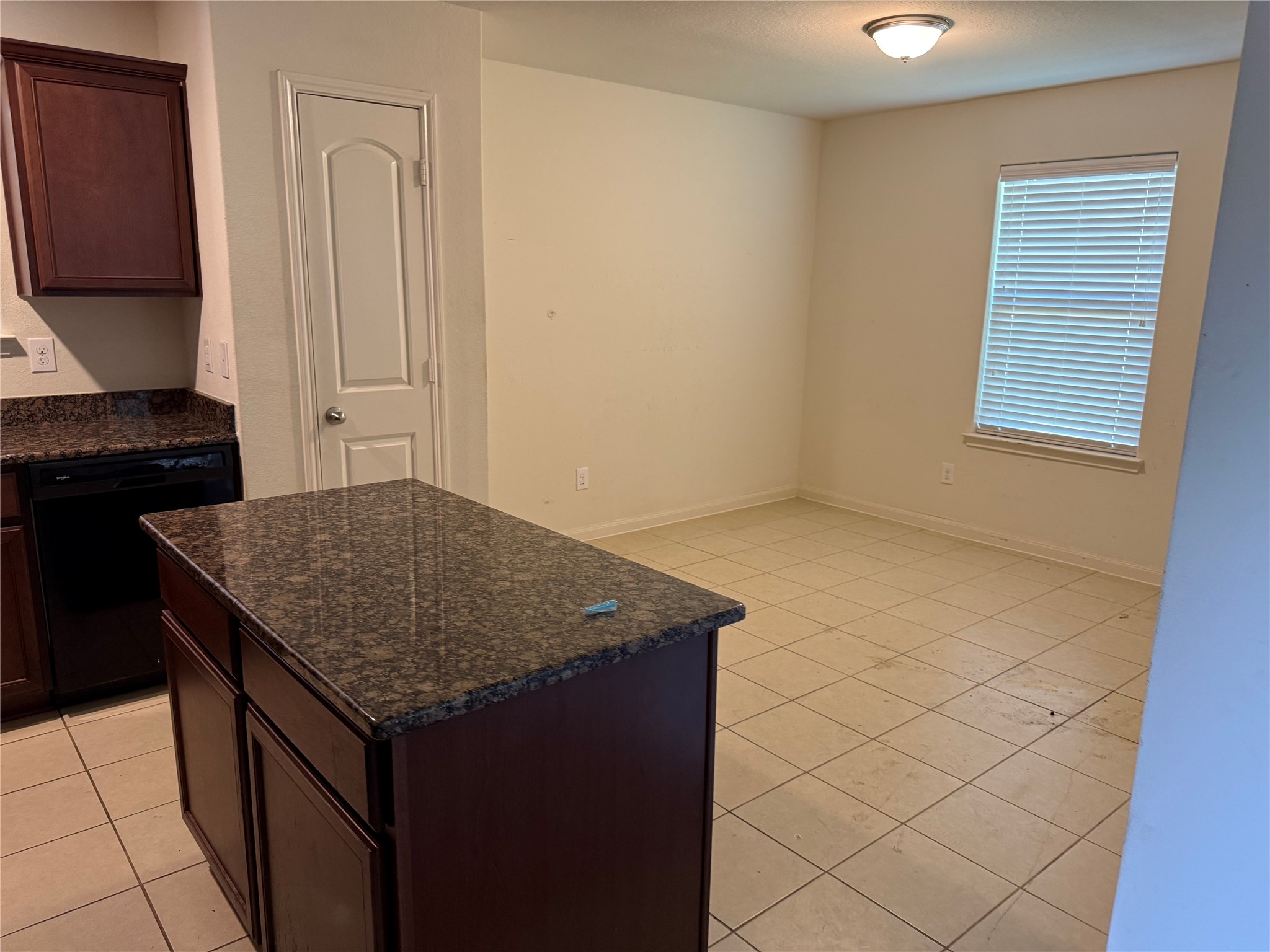 1131 Diamond Drape Drive Rosharon, TX 77583 - Photo 7 of 8 Kitchenette area