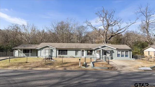 $299,900 | 300 North Parkdale Drive, Tyler, TX 75702