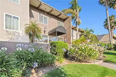 $475,000 | 23930 Los Codona Avenue, Unit 204, Torrance, CA 90505