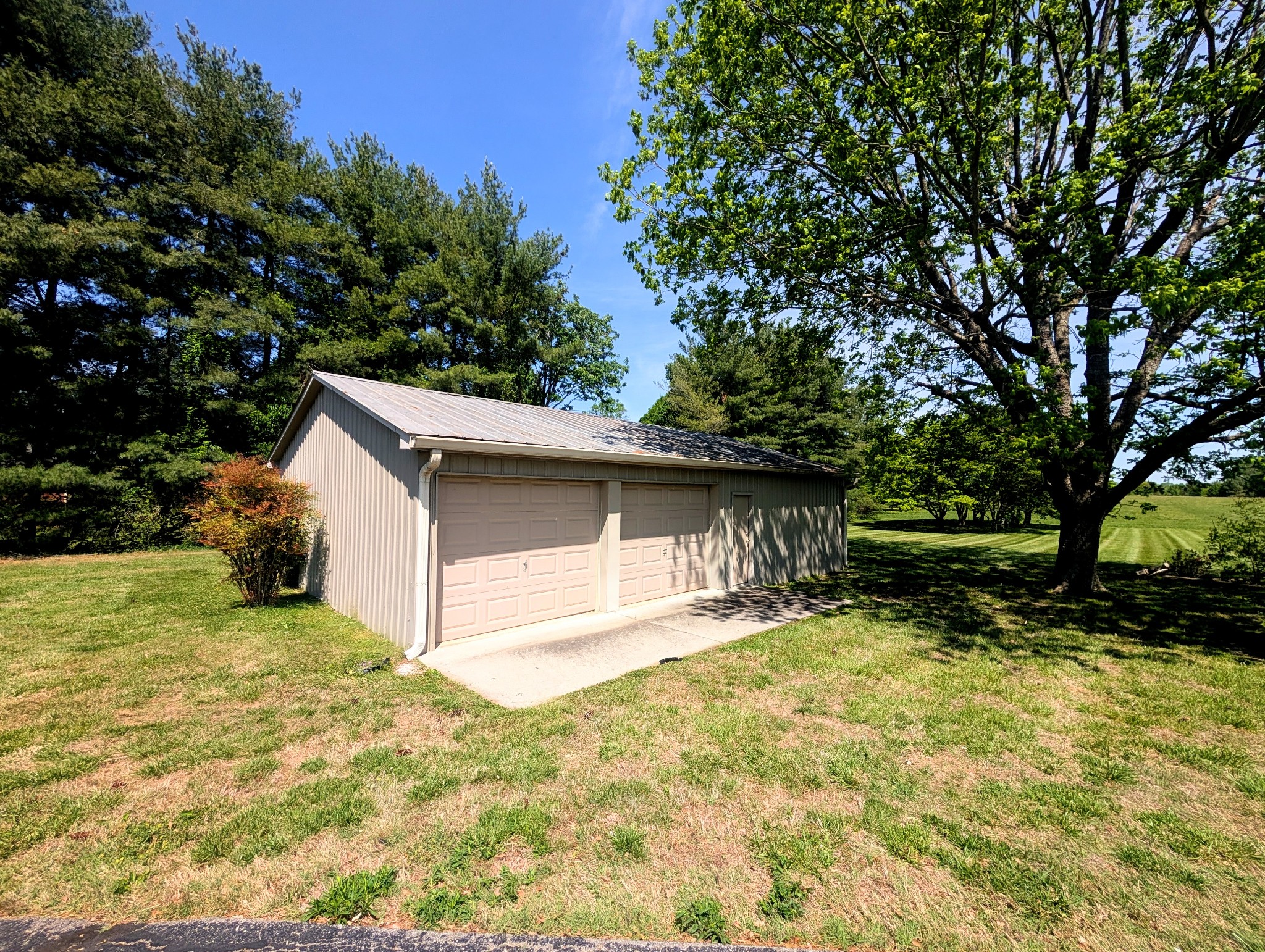 1080 Bybee Branch Road McMinnville, TN 37110 - Photo 40 of 52 a view of a small yard in front of a house with a large tree