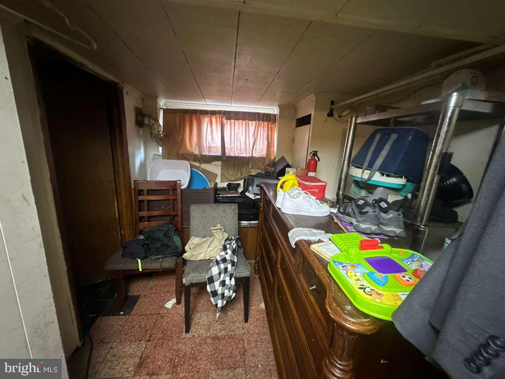 8 North Ellamont Street Baltimore, MD 21229 - Photo 5 of 16 a living room with furniture