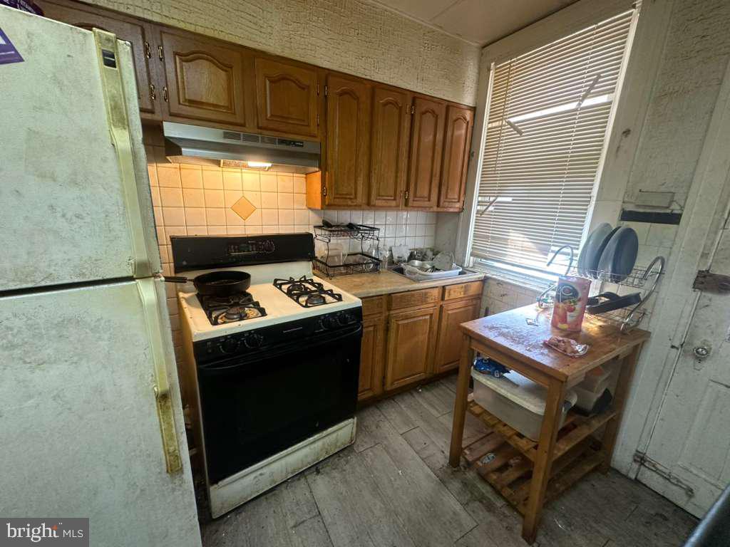 8 North Ellamont Street Baltimore, MD 21229 - Photo 6 of 16 a kitchen with a stove cabinets and a window