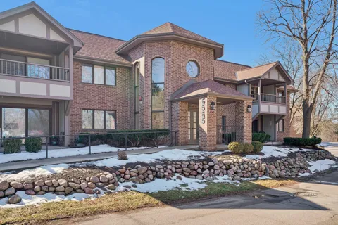 $225,500 | 6565 North Green Bay Avenue, Unit 211, Glendale, WI 53209