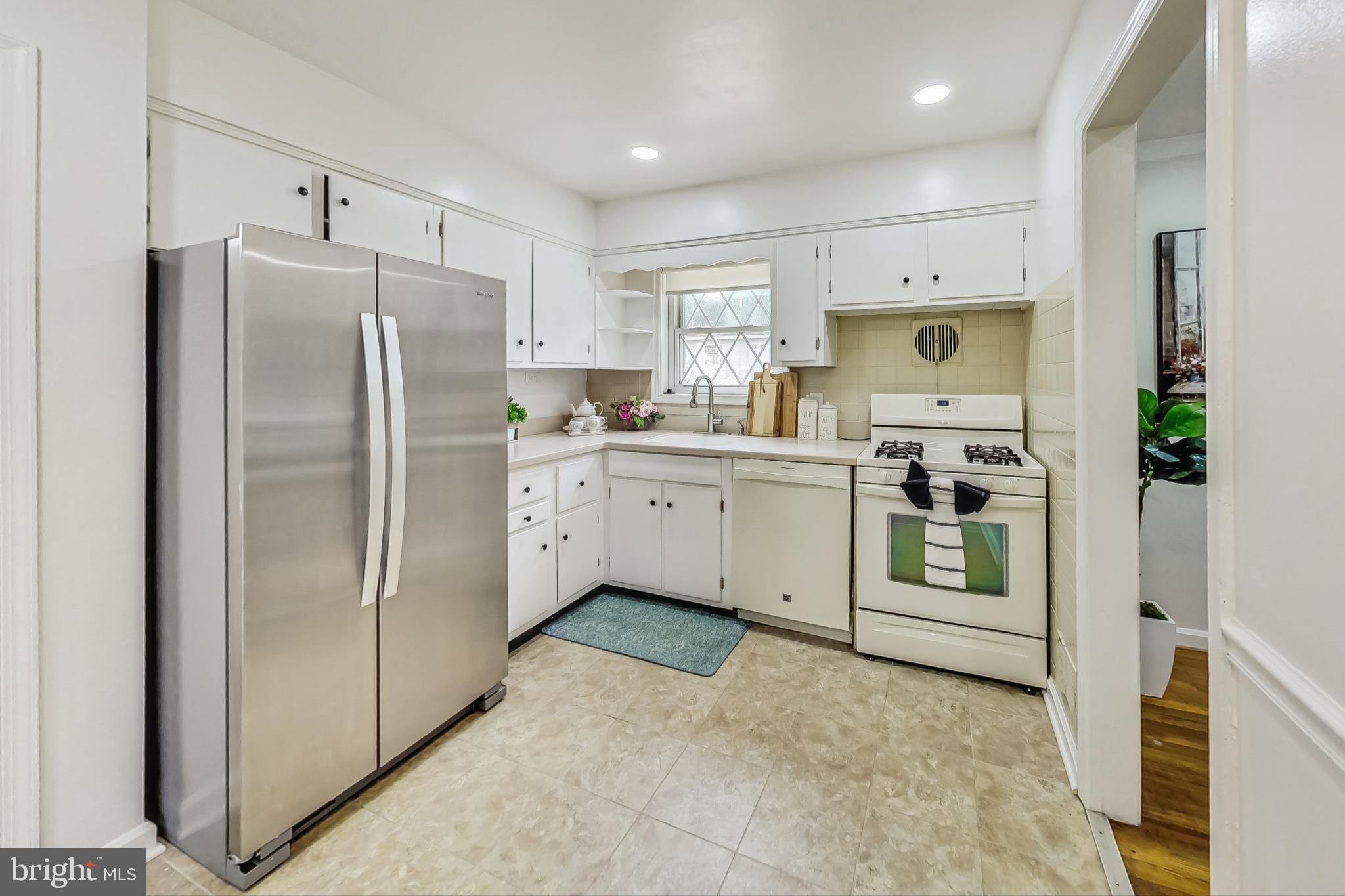 5906 Camberly Avenue Springfield, VA 22150 - Photo 10 of 36 Gallery Image 10
