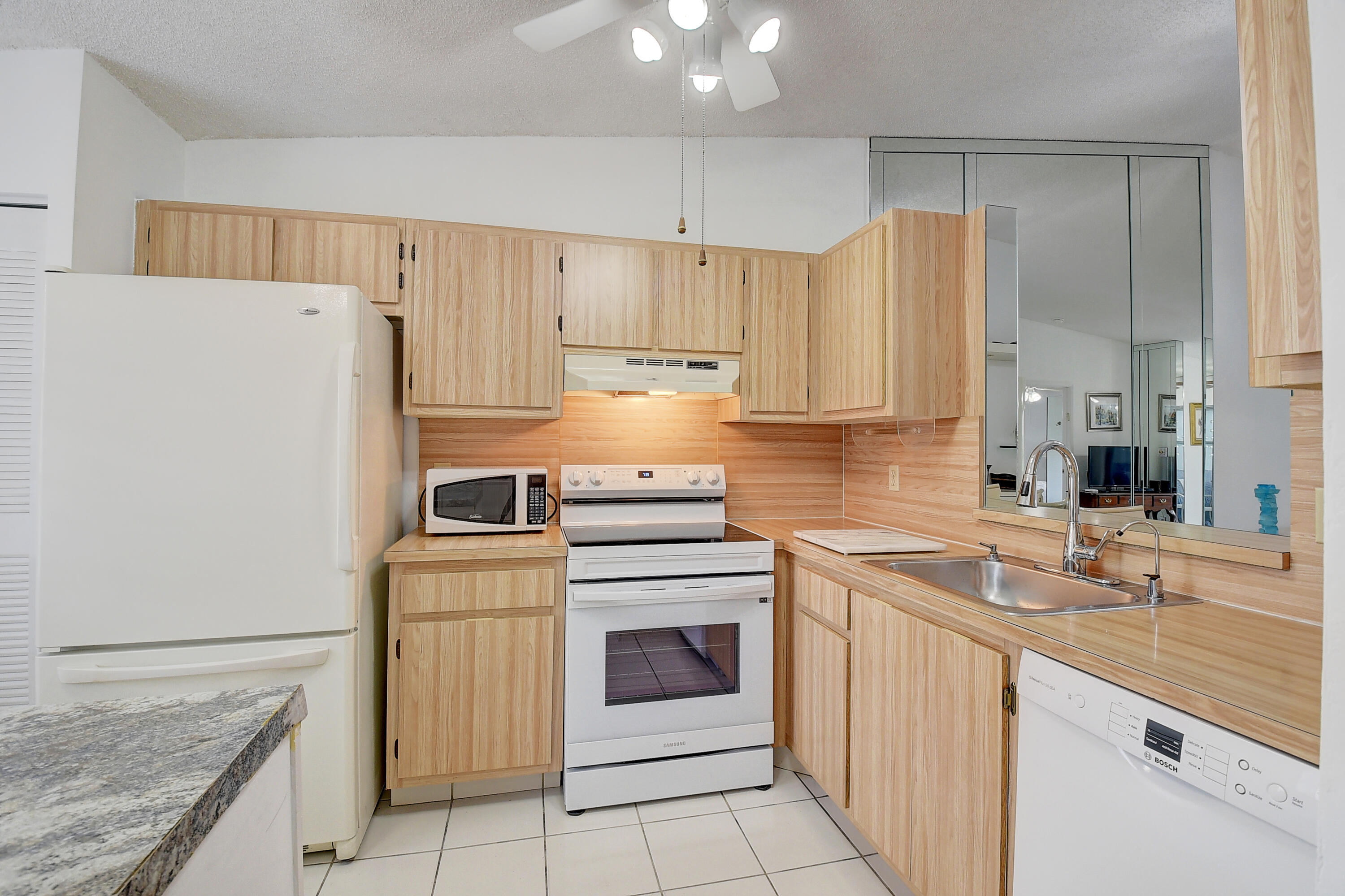 18756 Schooner Drive, Unit B Boca Raton, FL 33496 - Photo 11 of 44 10_dsc_7688_89_90_91_92