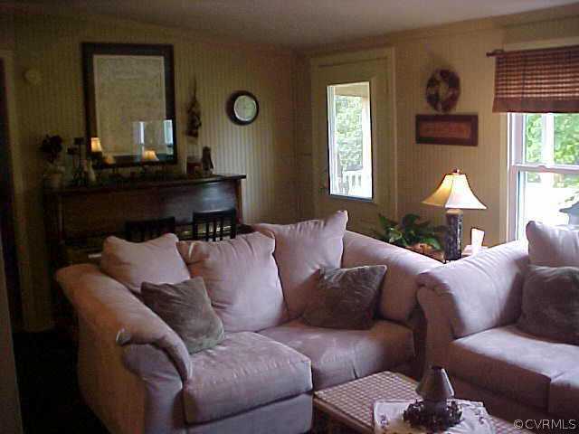 1223 Mt Pleasant Road Pamplin, VA 23958 - Photo 3 of 10 a living room with furniture and a large mirror