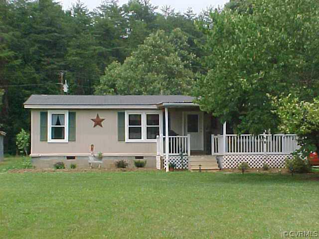 1223 Mt Pleasant Road Pamplin, VA 23958 - Photo 9 of 10 front view of a house with a garden
