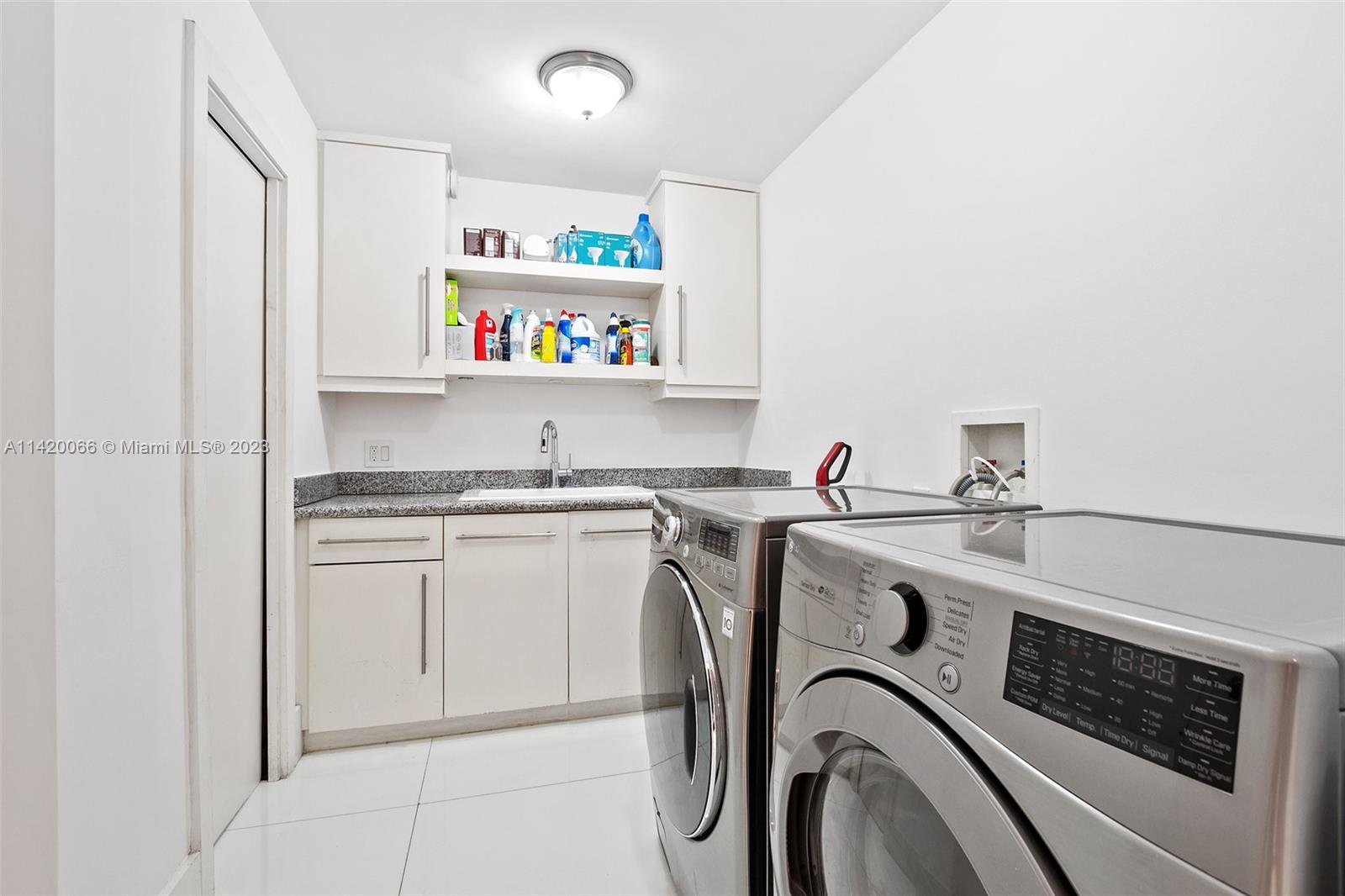 700 Lake Road Miami, FL 33137 - Photo 39 of 59 a utility room with dryer and washer