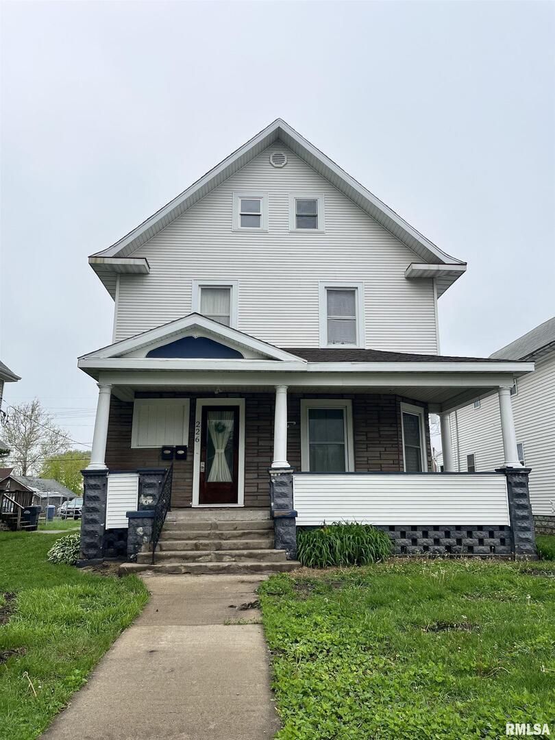 a view of house with a yard