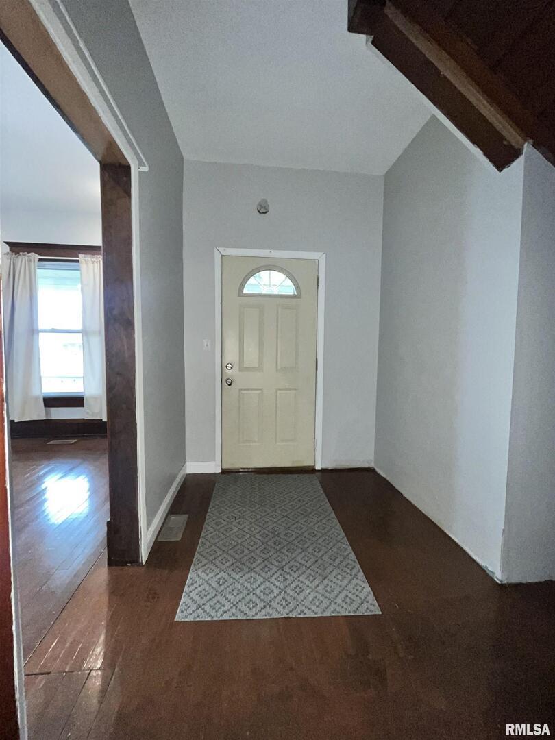 226 2nd Avenue South Clinton, IA 52732 - Photo 3 of 24