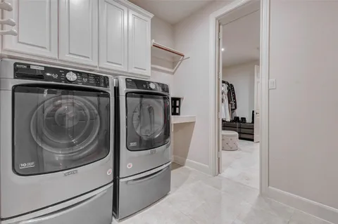$900,000 | 1110 Lake Grayson Drive, Katy, TX 77494