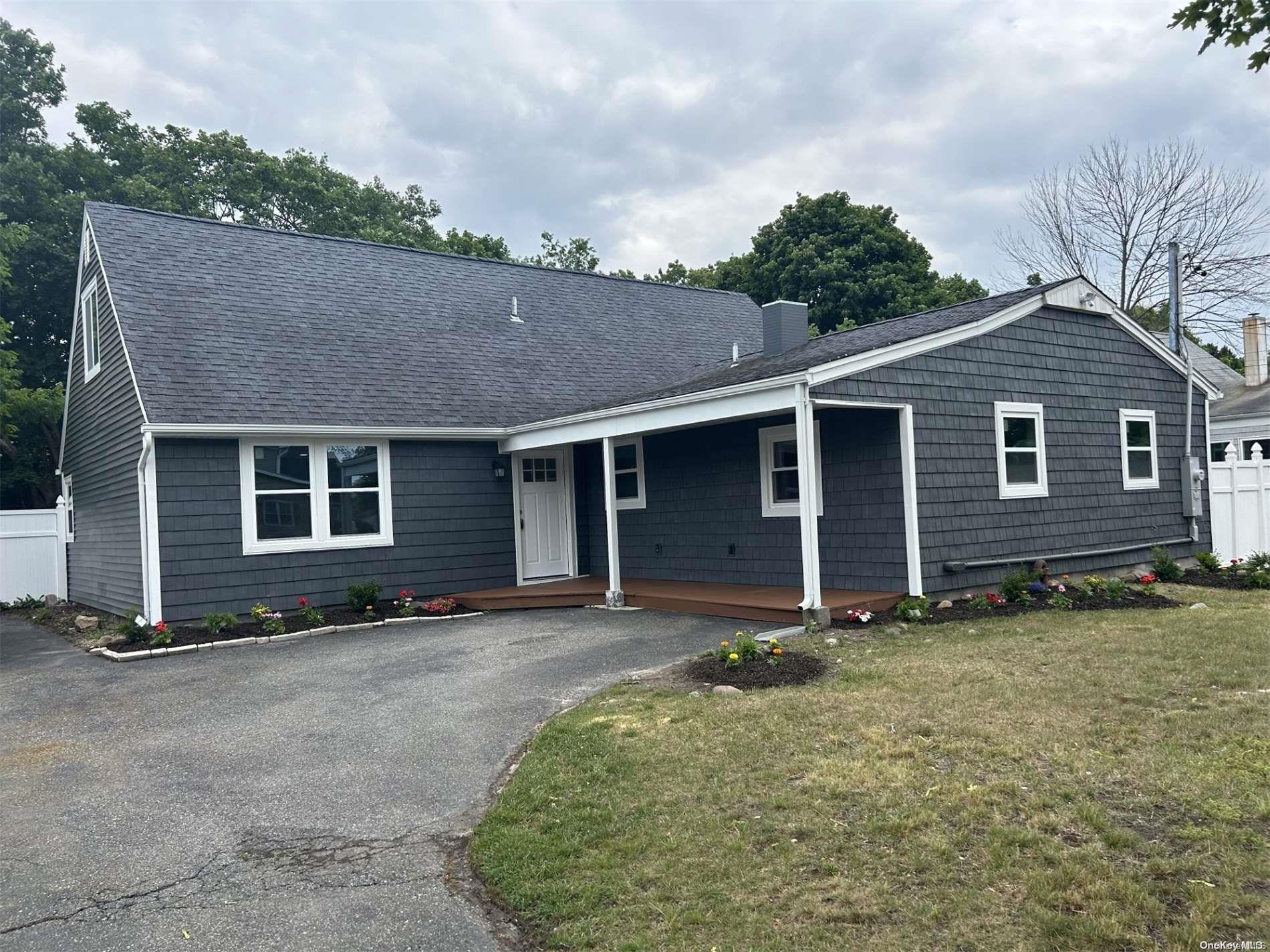 437 Raft Ave, Holbrook