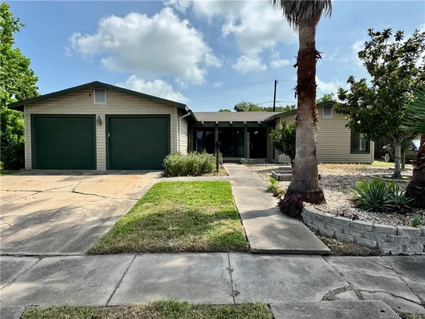 $2,300 | 5710 Hinman Drive, Corpus Christi, TX 78412