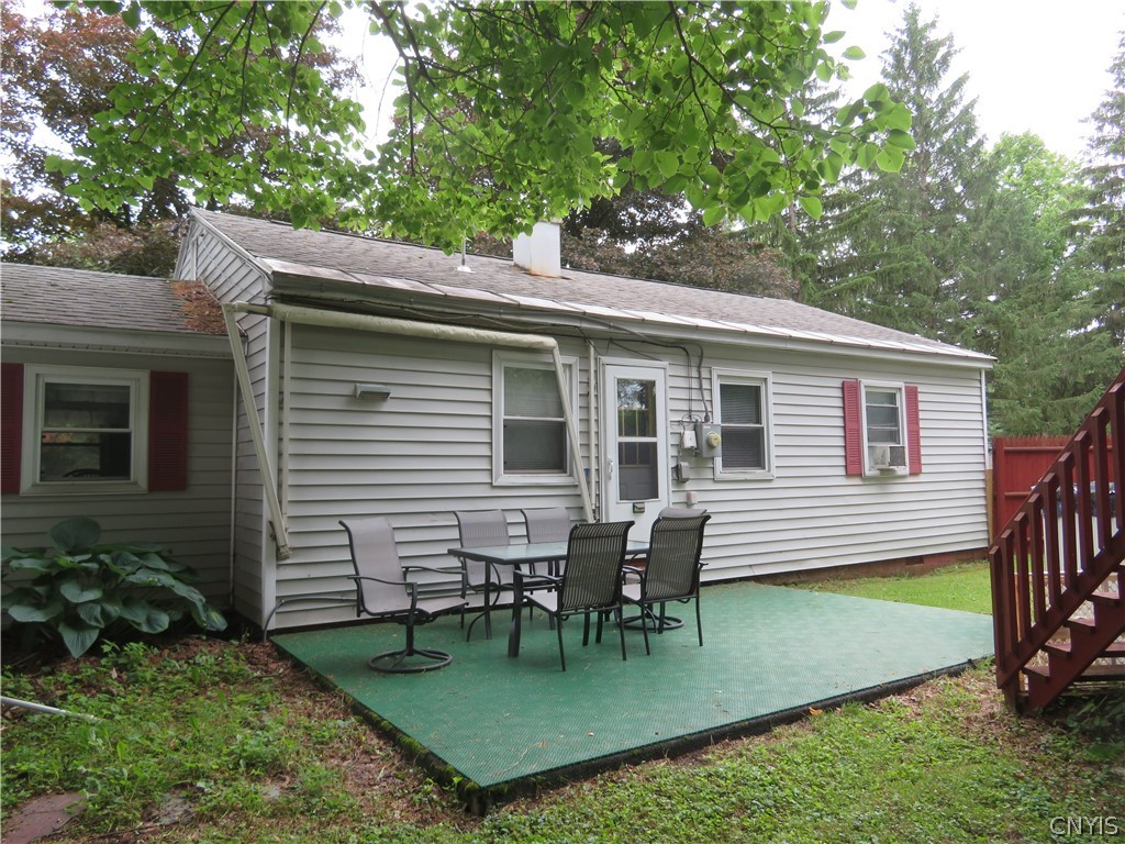8 Pinecrest Road New Hartford, NY 13413 - Photo 4 of 14