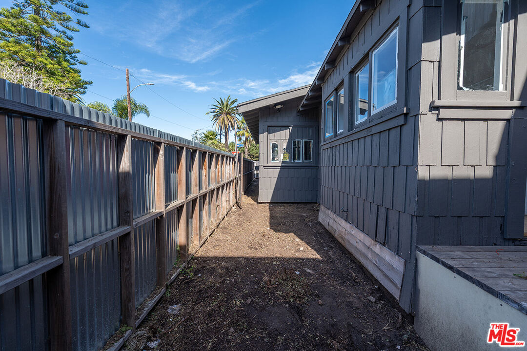 1801 Shell Avenue Venice, CA 90291 - Photo 11 of 12 a view of a pathway of a house with wooden fence