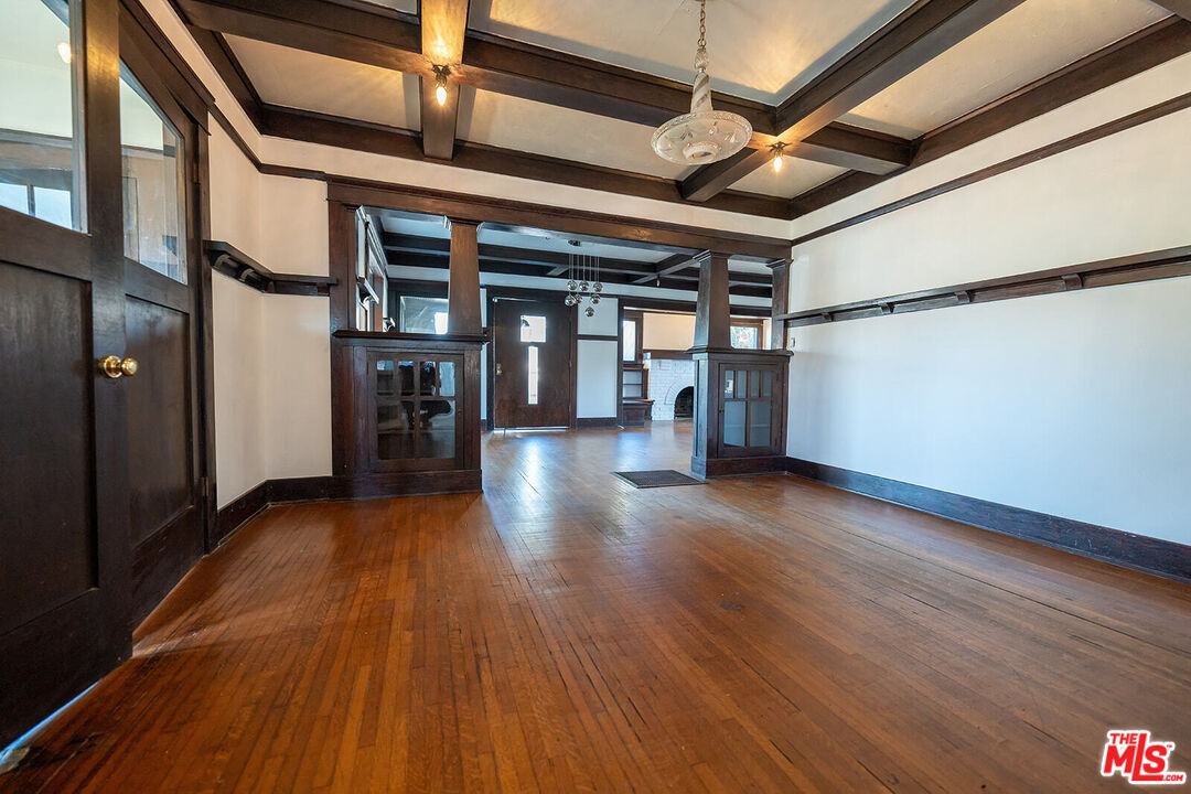 1801 Shell Avenue Venice, CA 90291 - Photo 3 of 12 a view of a hallway with wooden floor