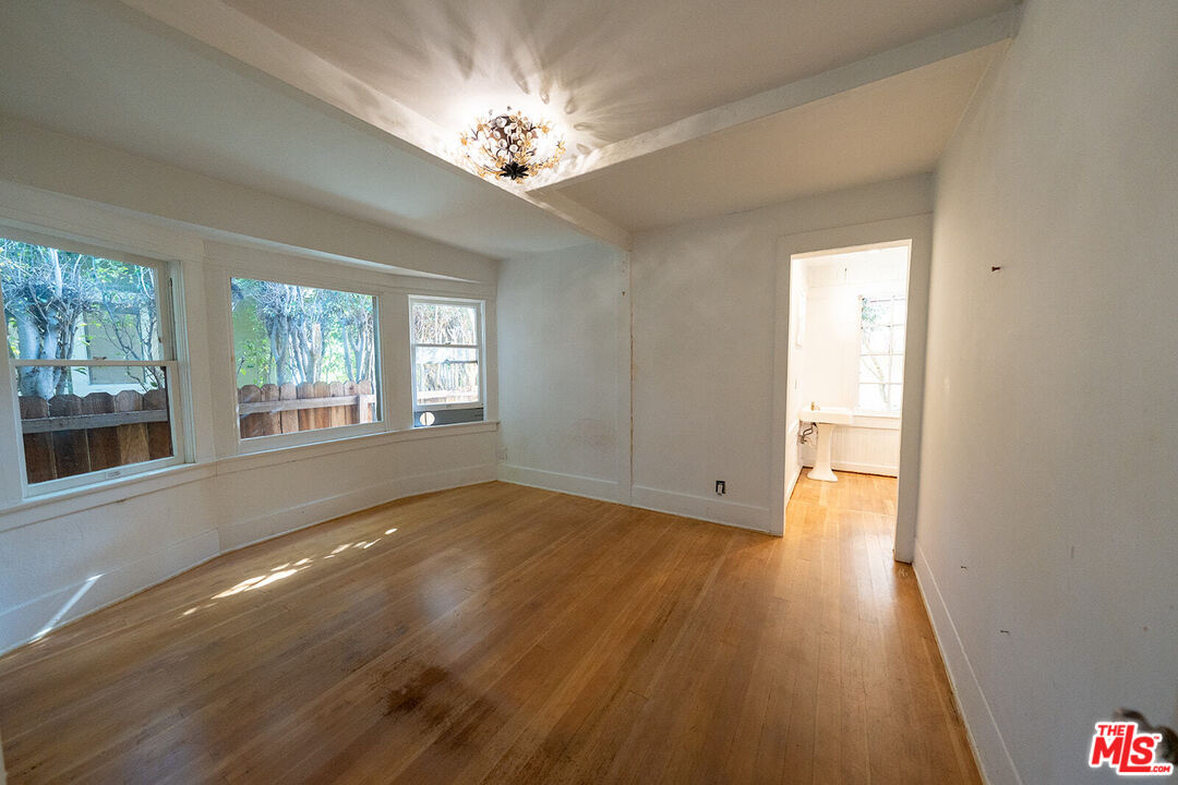 1801 Shell Avenue Venice, CA 90291 - Photo 7 of 12 a view of an empty room with wooden floor and a window