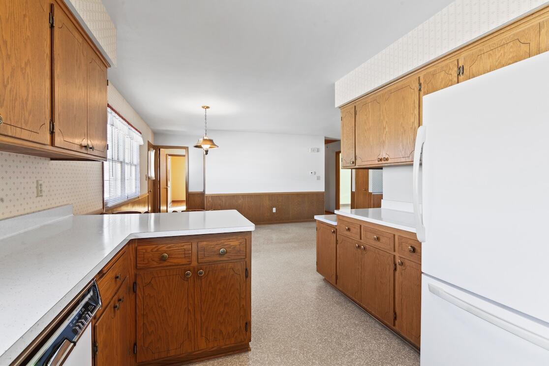 3580 South Brentwood Road New Berlin, WI 53151 - Photo 11 of 44 Kitchen