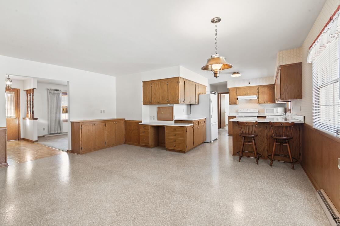 3580 South Brentwood Road New Berlin, WI 53151 - Photo 15 of 44 Family Room off Kitchen