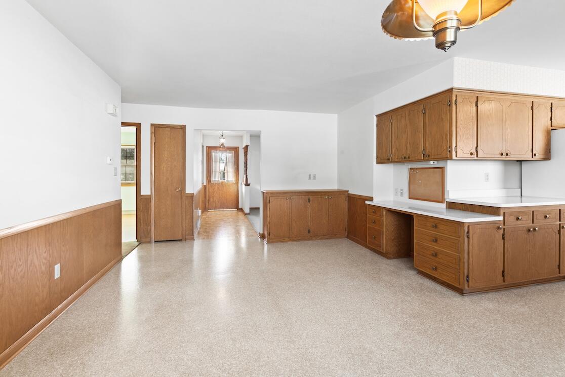 3580 South Brentwood Road New Berlin, WI 53151 - Photo 16 of 44 Family Room