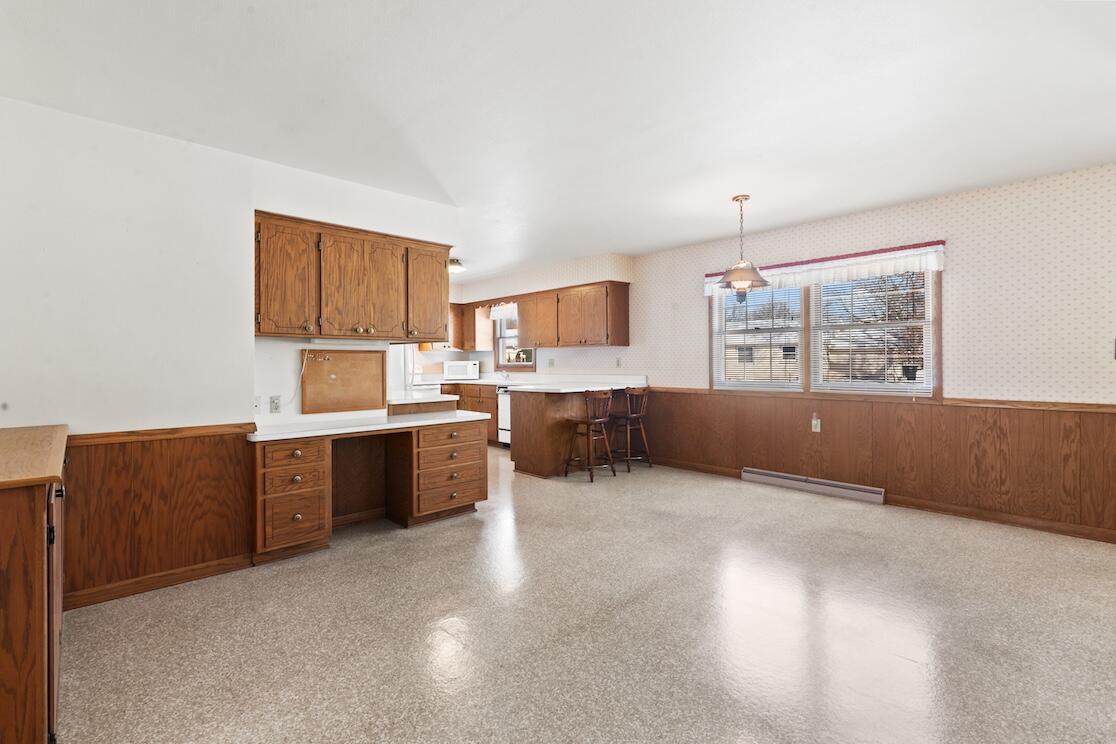 3580 South Brentwood Road New Berlin, WI 53151 - Photo 17 of 44 Built-in Work Station