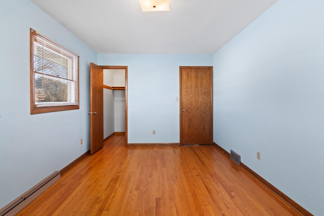 3580 South Brentwood Road New Berlin, WI 53151 - Photo 20 of 44 Original HWF w/ Walk-In Closet