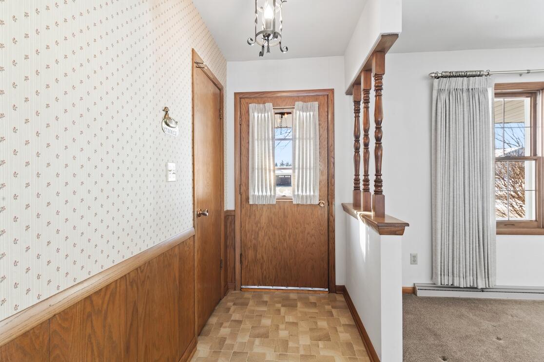 3580 South Brentwood Road New Berlin, WI 53151 - Photo 21 of 44 Foyer