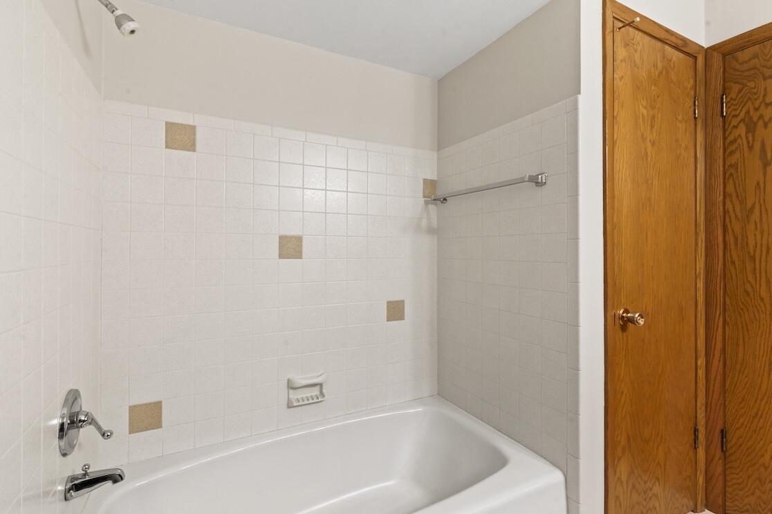 3580 South Brentwood Road New Berlin, WI 53151 - Photo 26 of 44 Shower over Tub