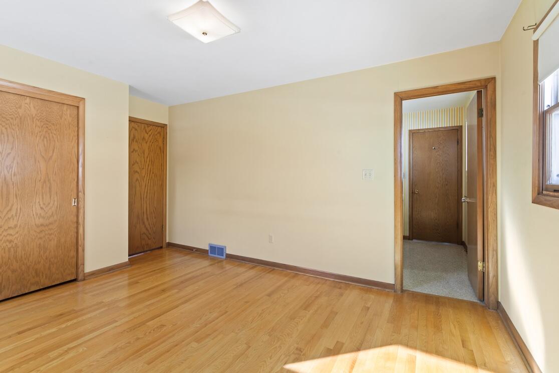 3580 South Brentwood Road New Berlin, WI 53151 - Photo 31 of 44 Primary BR to Bath