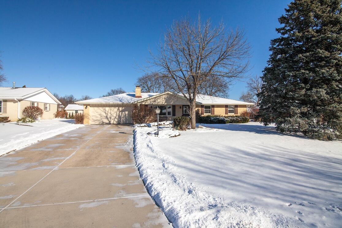 3580 South Brentwood Road New Berlin, WI 53151 - Photo 37 of 44 Curb Appeal