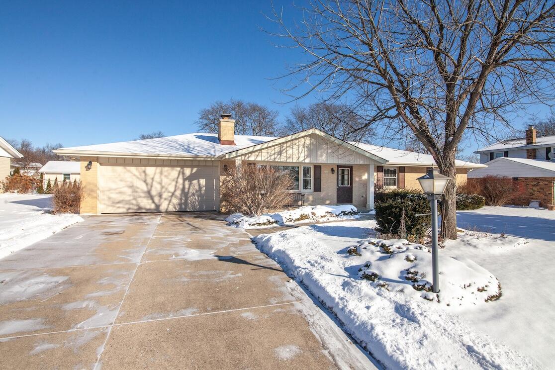 3580 South Brentwood Road New Berlin, WI 53151 - Photo 38 of 44 Spacious Concrete Drive