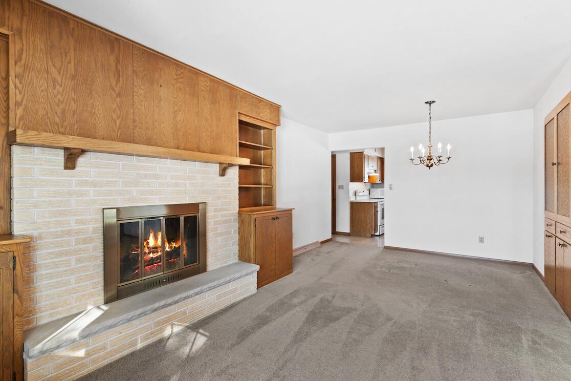 3580 South Brentwood Road New Berlin, WI 53151 - Photo 5 of 44 Timeless Natural FP